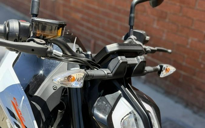 2023 KTM Duke 790
