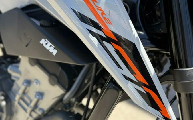 2023 KTM Duke 790