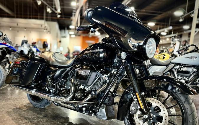 2018 Harley-Davidson® Street Glide® Special Vivid Black