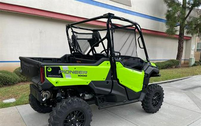 2023 Honda Pioneer 1000 Deluxe