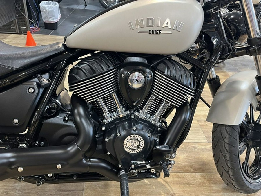 2023 Indian Chief ABS Silver Quartz Smoke