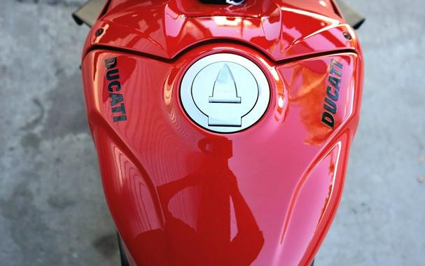 2024 Ducati Streetfighter V4 Red