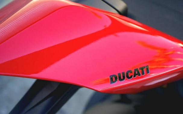 2024 Ducati Streetfighter V4 Red