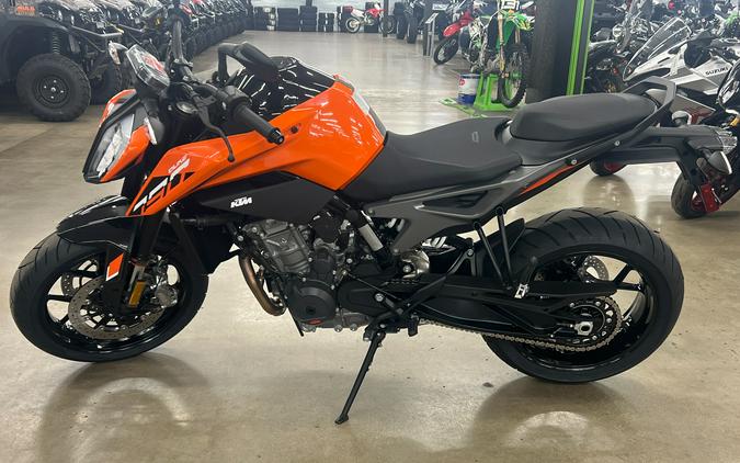 2024 KTM Duke 790