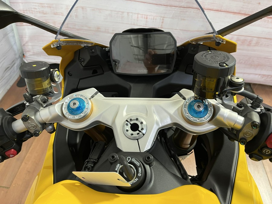 2026 Ducati PANIGALE V2S GIALLO