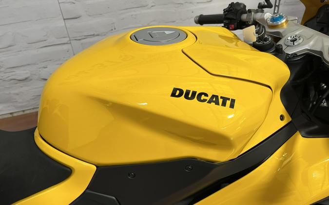 2026 Ducati PANIGALE V2S GIALLO
