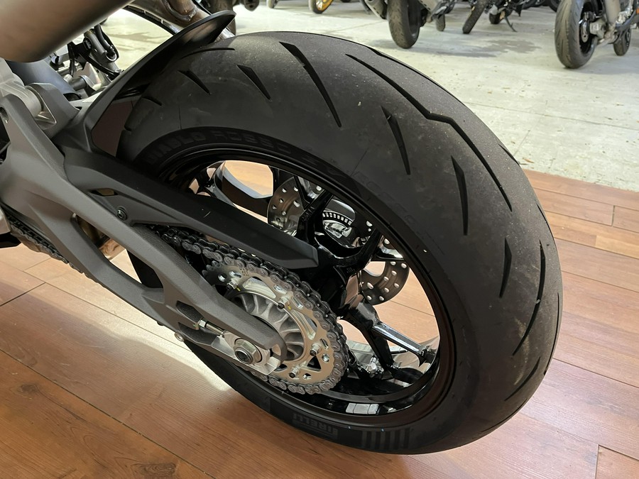 2026 Ducati PANIGALE V2S GIALLO