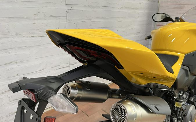 2026 Ducati PANIGALE V2S GIALLO