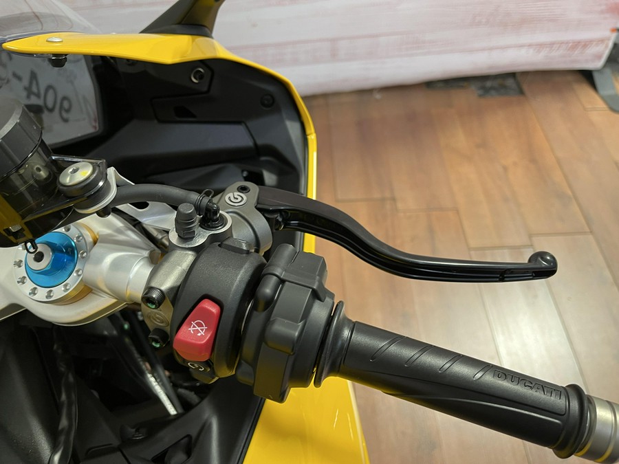 2026 Ducati PANIGALE V2S GIALLO