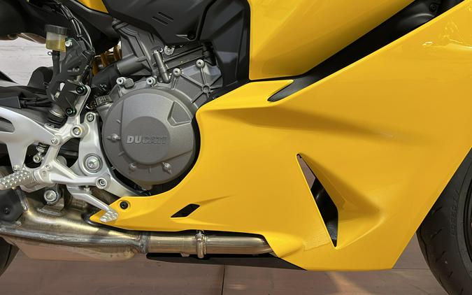 2026 Ducati PANIGALE V2S GIALLO