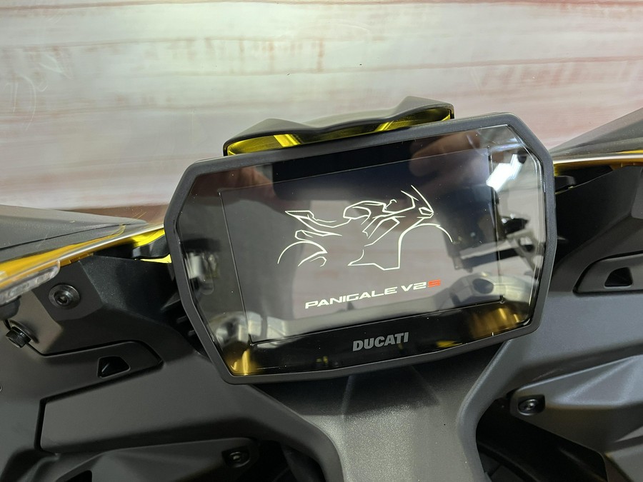 2026 Ducati PANIGALE V2S GIALLO