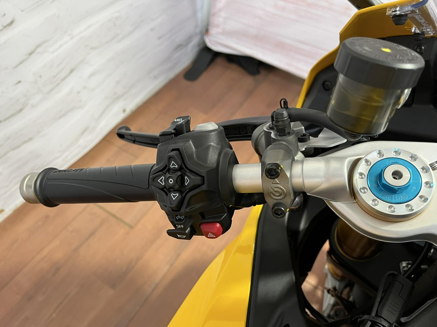 2026 Ducati PANIGALE V2S GIALLO