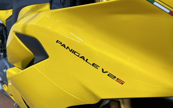 2026 Ducati PANIGALE V2S GIALLO