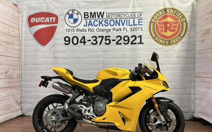 2026 Ducati PANIGALE V2S GIALLO