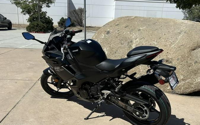 2026 Kawasaki Ninja 500 Metallic Flat Spark Black