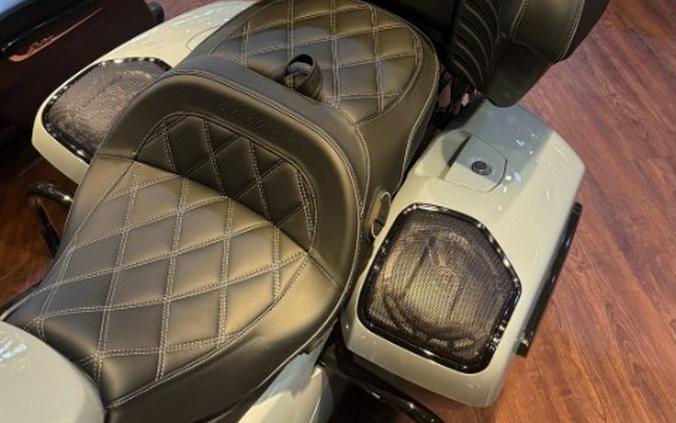 2025 Indian Motorcycle Roadmaster® PowerPlus Dark Horse® with PowerBand Audio Package