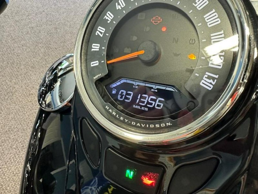 2018 Harley-Davidson® FLSL - Softail® Softail Slim®