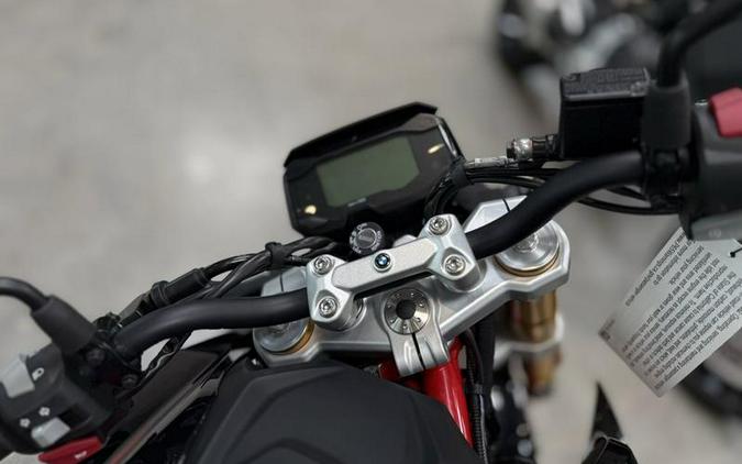 2025 BMW G 310 R Style Passion