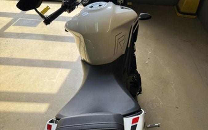 2024 Triumph ST REET TRIPLE R