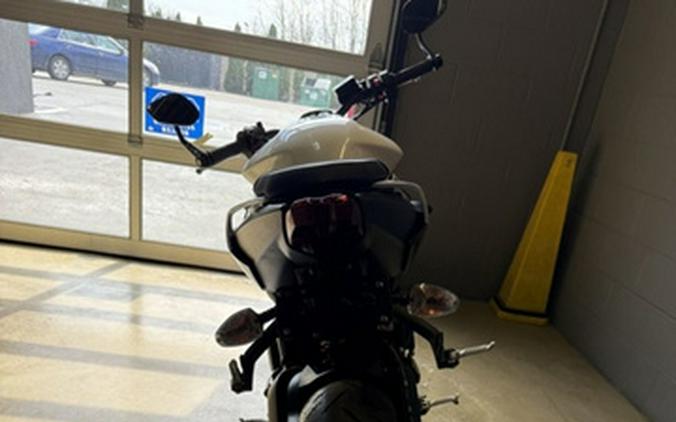 2024 Triumph ST REET TRIPLE R