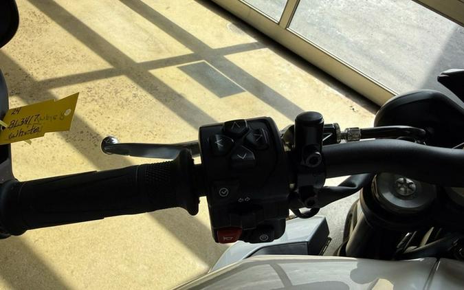 2024 Triumph ST REET TRIPLE R