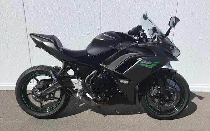 2024 Kawasaki Ninja® 650 Metallic Matte Graphenesteel Gray/Ebony