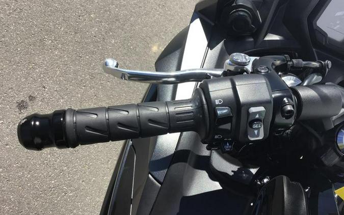 2024 Kawasaki Ninja® 650 Metallic Matte Graphenesteel Gray/Ebony