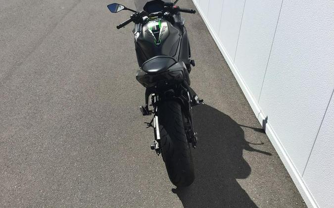 2024 Kawasaki Ninja® 650 Metallic Matte Graphenesteel Gray/Ebony