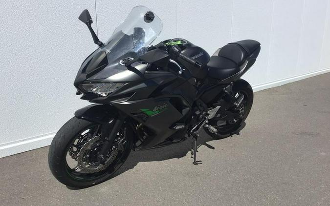 2024 Kawasaki Ninja® 650 Metallic Matte Graphenesteel Gray/Ebony