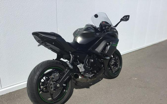 2024 Kawasaki Ninja® 650 Metallic Matte Graphenesteel Gray/Ebony