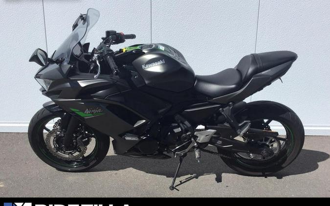 2024 Kawasaki Ninja® 650 Metallic Matte Graphenesteel Gray/Ebony