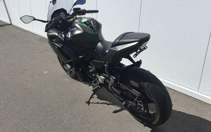 2024 Kawasaki Ninja® 650 Metallic Matte Graphenesteel Gray/Ebony