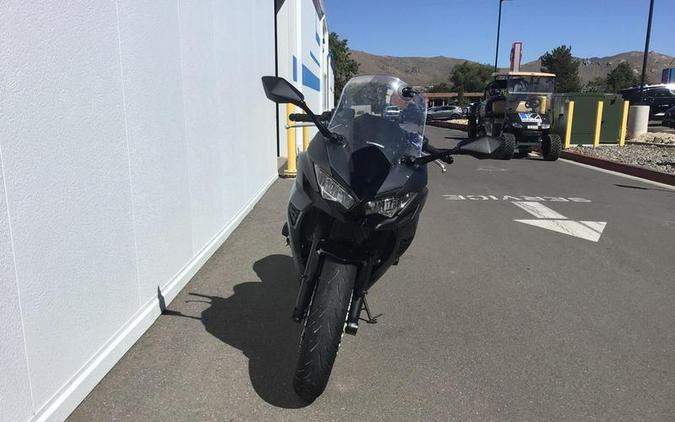 2024 Kawasaki Ninja® 650 Metallic Matte Graphenesteel Gray/Ebony
