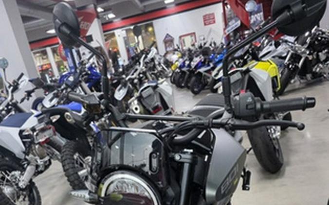 2027 Husqvarna SVARTPILEN 801 SE