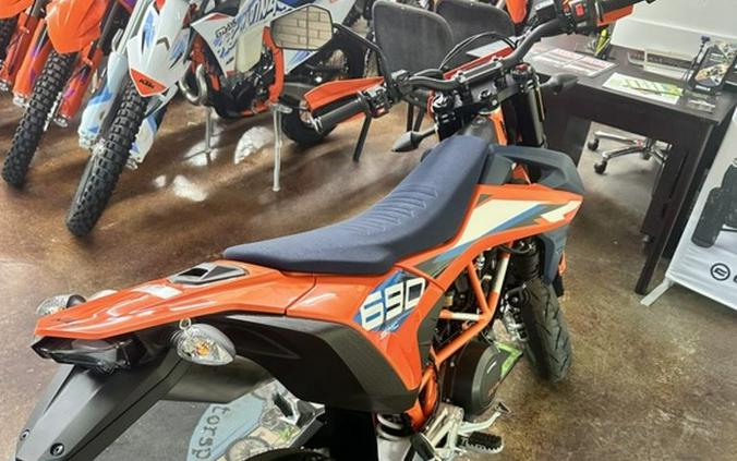 2024 KTM 690 SMC R