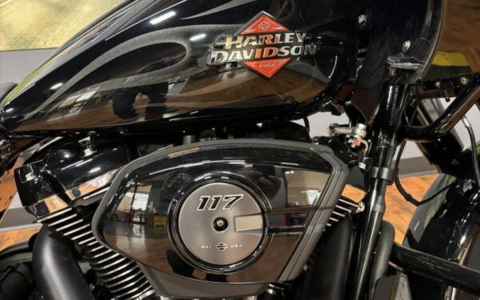 2025 Harley-Davidson® Road Glide™ MDNGHT FIRSTORM/BLK TRIM