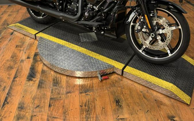 2025 Harley-Davidson® Road Glide™ MDNGHT FIRSTORM/BLK TRIM