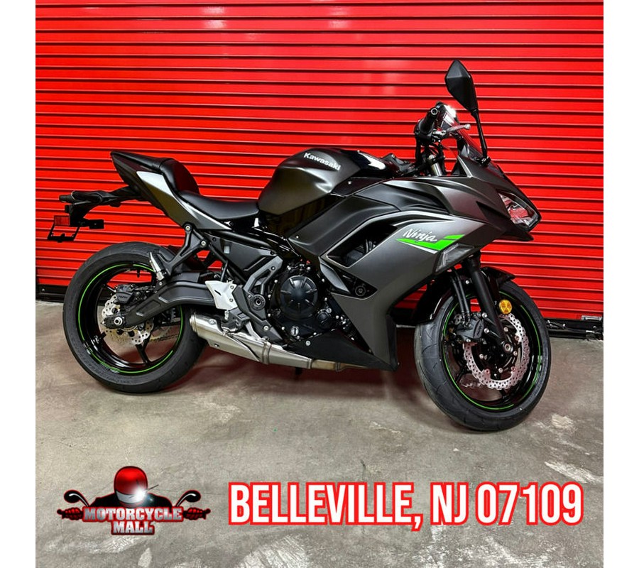 2024 Kawasaki Ninja® 650 Metallic Matte Graphenesteel Gray/Ebony