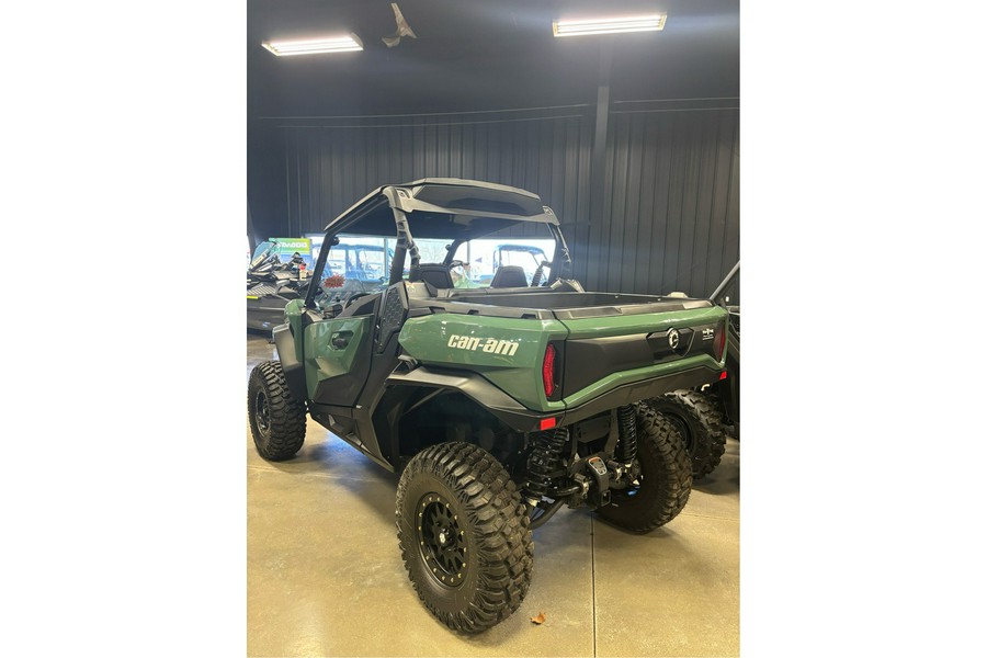 2023 Can-Am Commander DPS 700