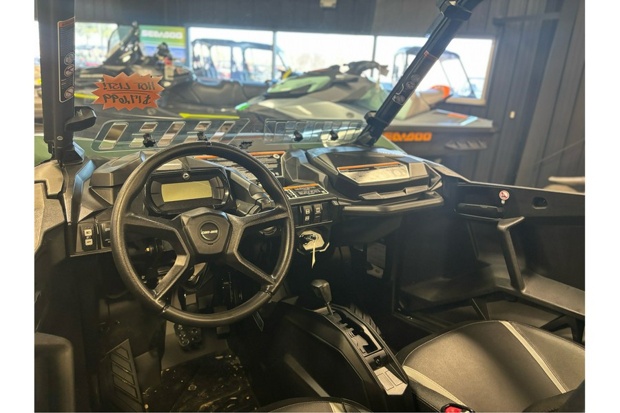 2023 Can-Am Commander DPS 700