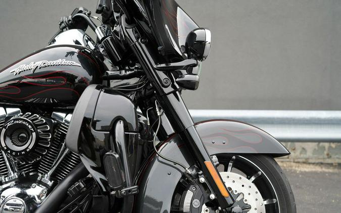 2010 Harley-Davidson FLHTCUSE5 - CVO Ultra Classic Electra Glide