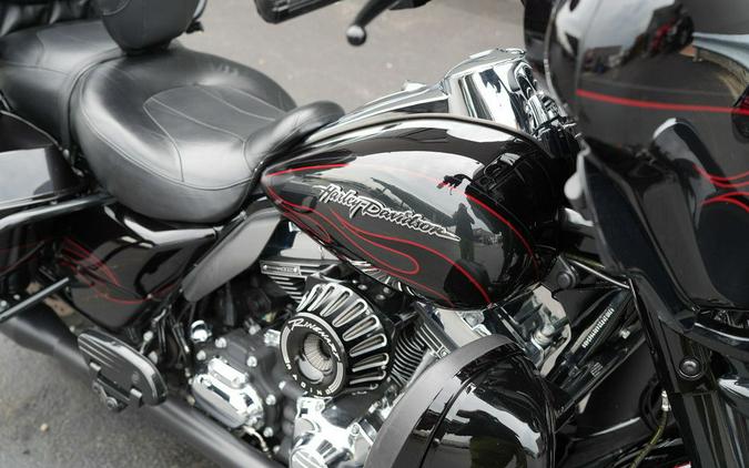 2010 Harley-Davidson FLHTCUSE5 - CVO Ultra Classic Electra Glide