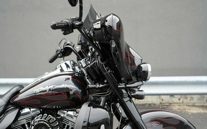 2010 Harley-Davidson FLHTCUSE5 - CVO Ultra Classic Electra Glide