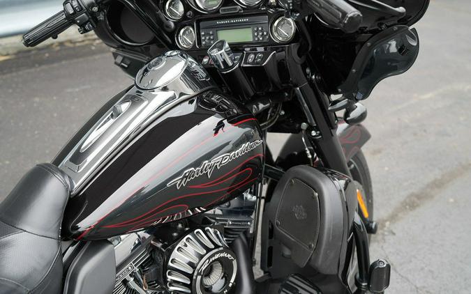 2010 Harley-Davidson FLHTCUSE5 - CVO Ultra Classic Electra Glide