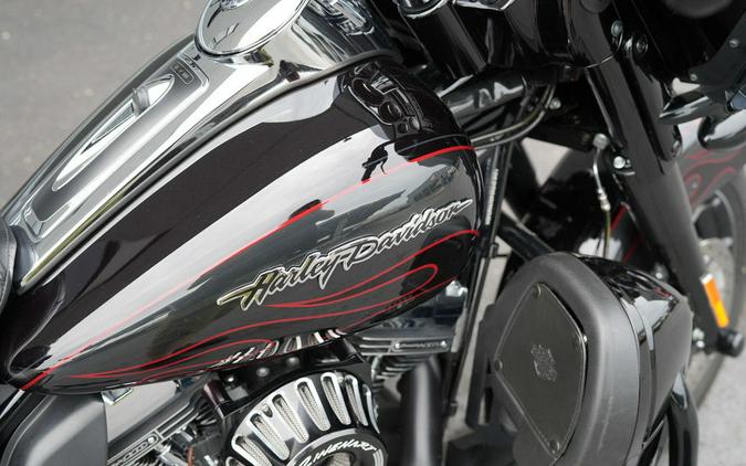 2010 Harley-Davidson FLHTCUSE5 - CVO Ultra Classic Electra Glide