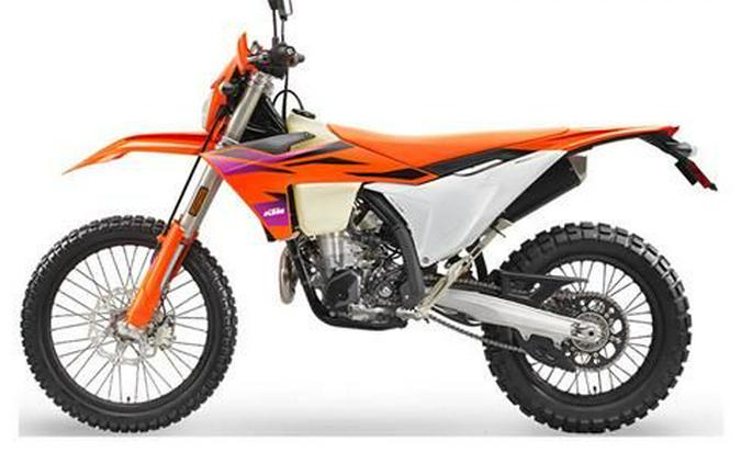 2024 KTM 500 EXC-F Six Days First Look [Fast Facts]