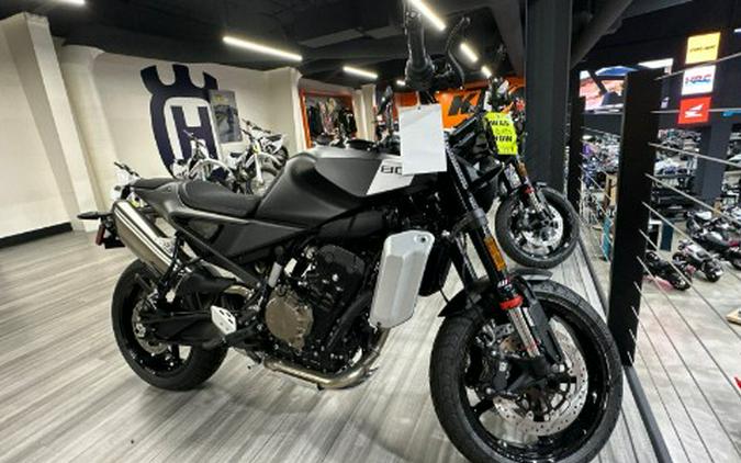 2025 Husqvarna Svartpilen 801
