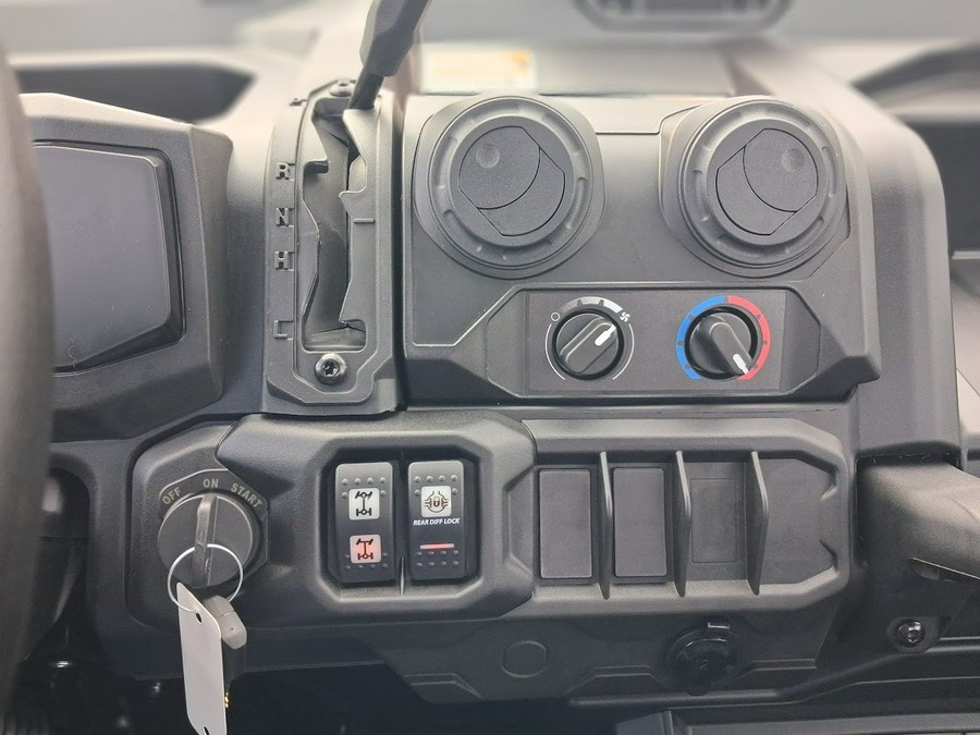 2026 Can-Am Defender DPS CAB