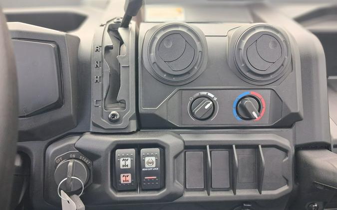 2026 Can-Am Defender DPS CAB