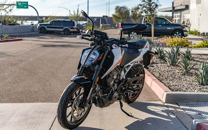 2022 KTM 390